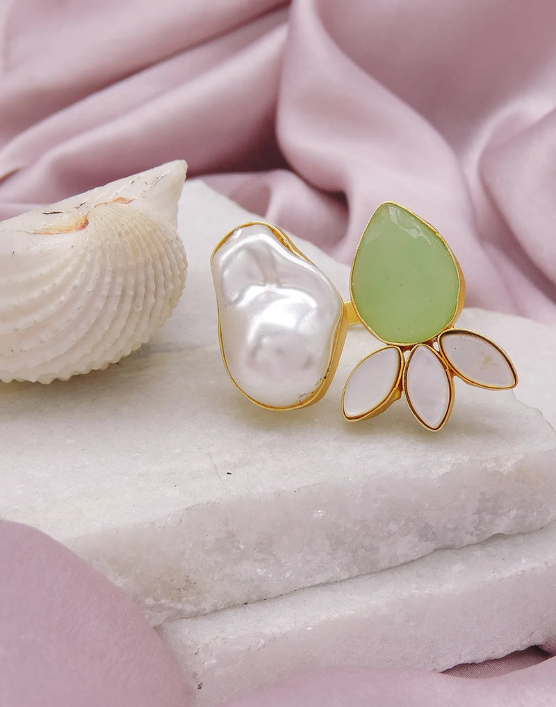 Glass & Pearl Ring