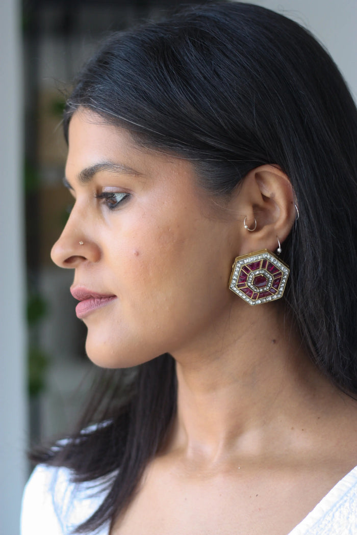 Ashta-Kona Studsfrom Dori