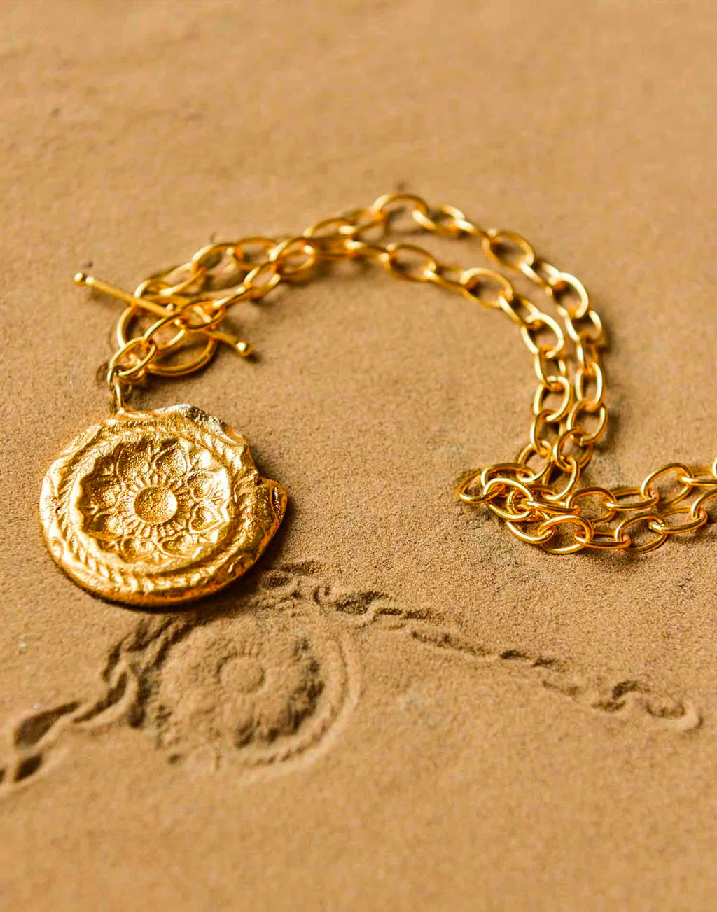 Fossil Shackle 4 Necklace - Statement Necklaces - Gold-Plated & Hypoallergenic Jewellery - Made in India - Dubai Jewellery - Dori
