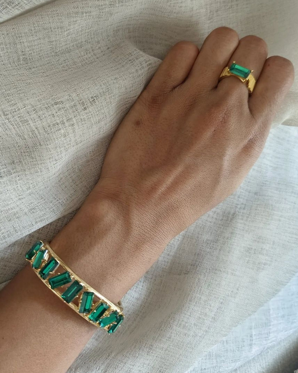 Amaana Emerald Cuff - Bracelets & Cuffs - Handcrafted Jewellery - Made in India - Dubai Jewellery, Fashion & Lifestyle - Dori